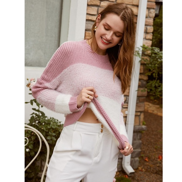 ๐ฅ Fuzzy Pink Colorblock Pullover Sweater - Picture 5 of 12